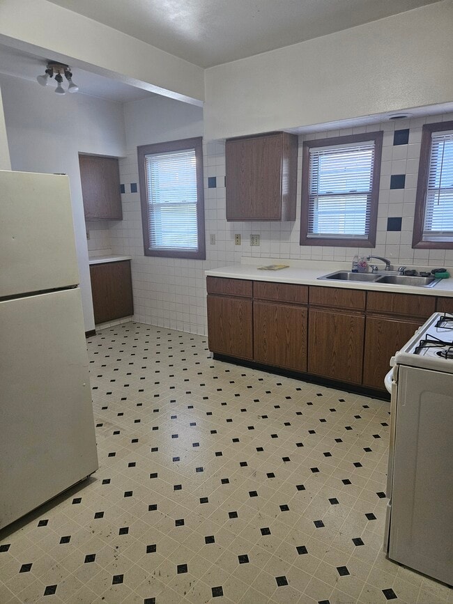 Building Photo - 2567 N Frederick Ave Unit 2567