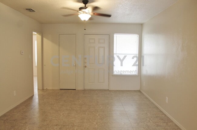 Photo - Adorable 2/1 Duplex in Weatherford For Rent!