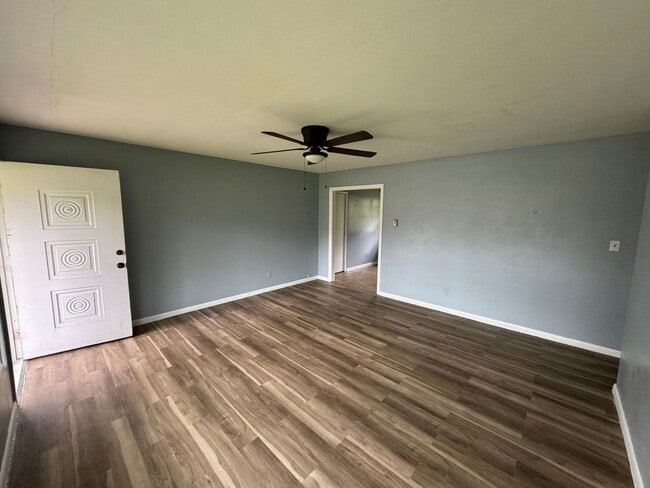 Building Photo - Charming 3-Bedroom, 1-Bathroom Home with Attached Garage – Accepting Section 8