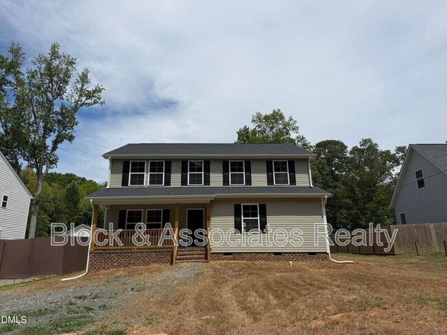 Building Photo - 824 Roane St