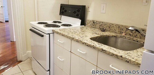 208 Winthrop Rd Unit 1