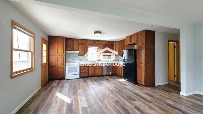 Photo - 525 Birch St