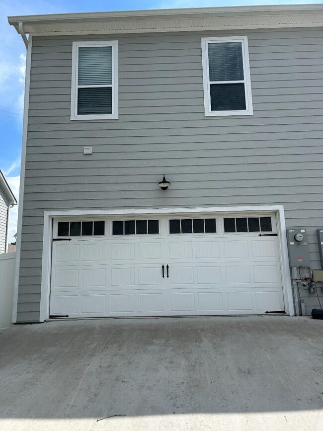 Photo - 1737 Arbor Hls Dr SE