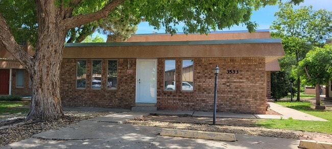 Building Photo - UPDATED COLONIAL PARK CONDO