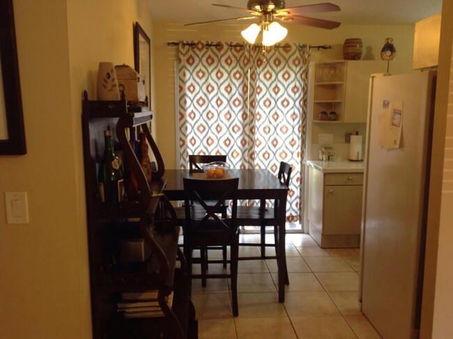 Photo - Beautiful 2/1 with fenced backyard