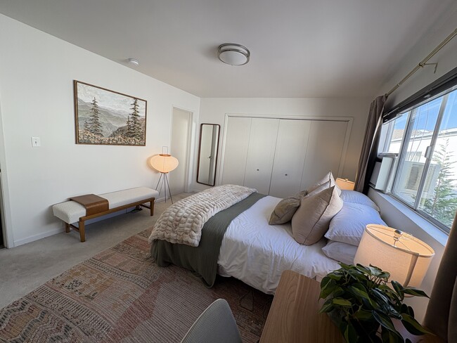 Building Photo - 918 21st St Unit F Rental