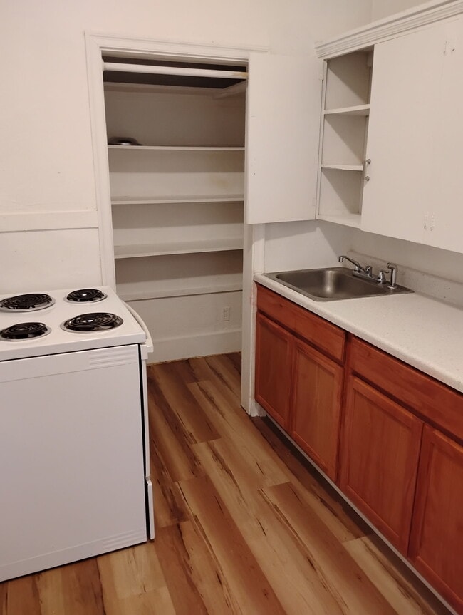 Photo - 1008 W 14th St Unit 2