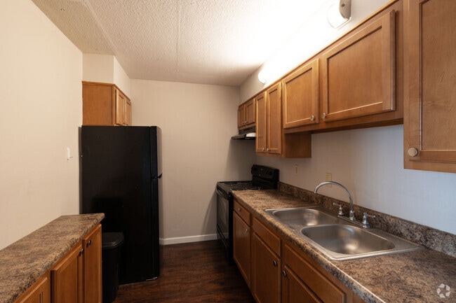 2BR, 1BA - 956SF