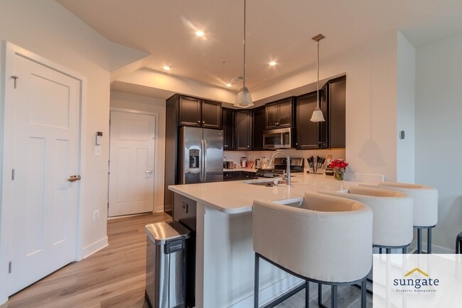 Photo - 100 Matisse Pl Unidad 1002A