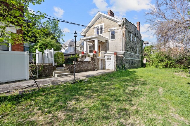 Evanston- Charming 3 bedroom 1 Bath - Evanston- Charming 3 bedroom 1 Bath House