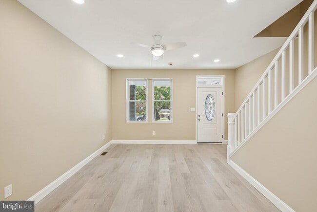 Photo - 729 Madison St NW