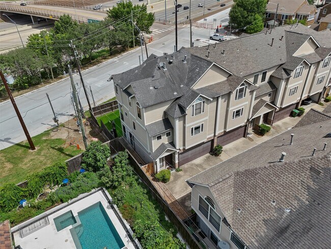 Photo - 2402 Calumet St Unit D