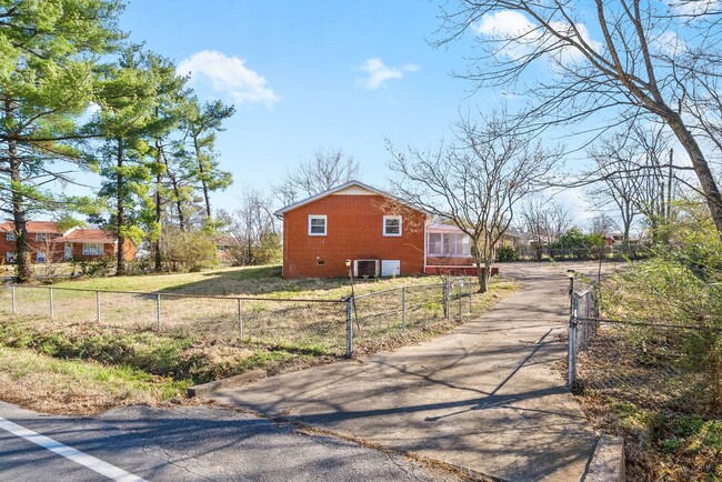Photo - 3 Bedroom Pet Friendly Home For Rent!