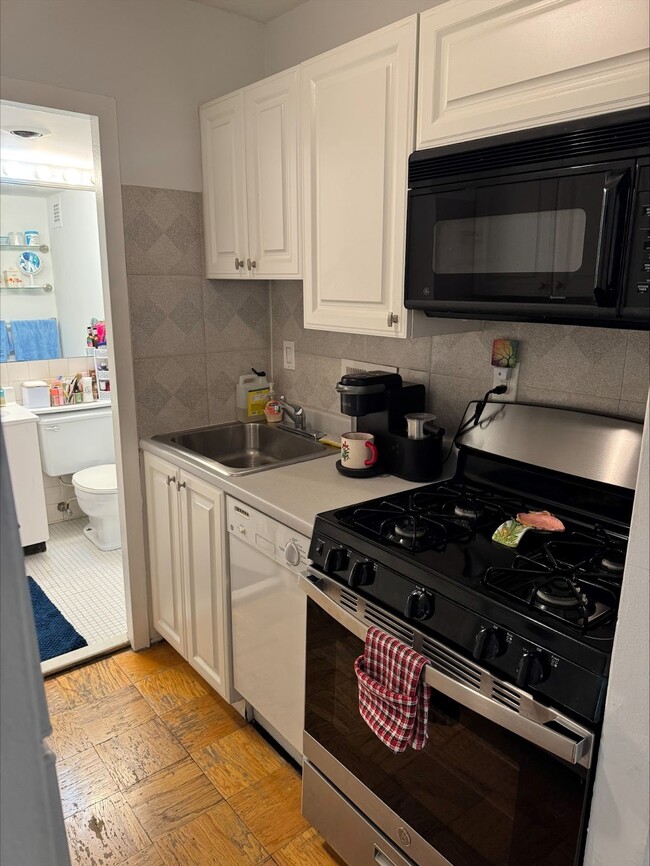 Building Photo - 400 Marlborough St Rental