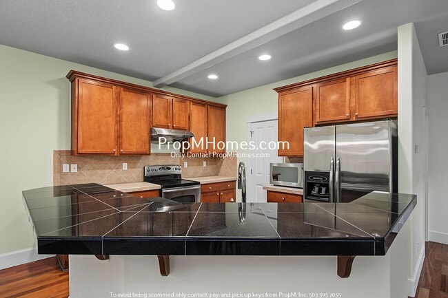 Building Photo - Beautiful Three Bedroom Home in Bethany - Available Now!