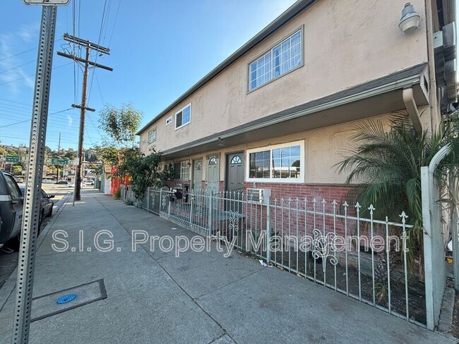 3817 1/2 Verdugo Rd - 3817 1/2 Verdugo Rd Condominio