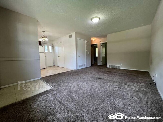 Photo - 910 E Railroad Ave