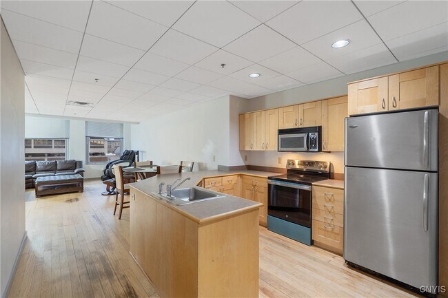 Photo - 108 W Jefferson St