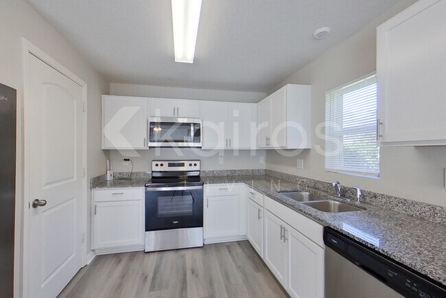 Photo - 287 Parkview Dr