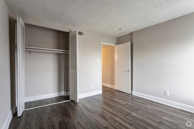 3BR,2BA - 1050SF D2-1 - Bedroom