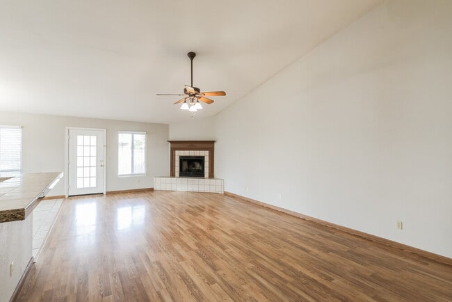 Photo - 8915 N Veridian Dr