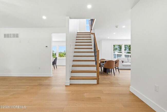 Photo - 19 Roslyn Dr