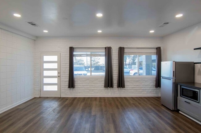 Photo - BeverlyDrive2494 (McGee) - RC Unit #2 (RM)