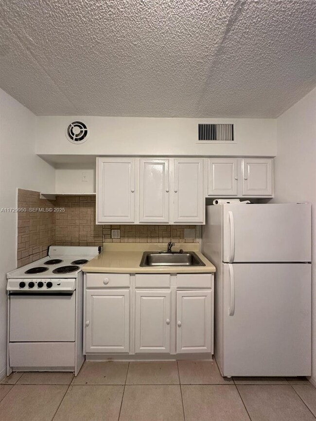 Photo - 101 NW 29th Ave Unit 7