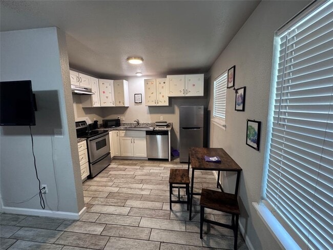 Photo - 901 Parmer Ave Unidad 2
