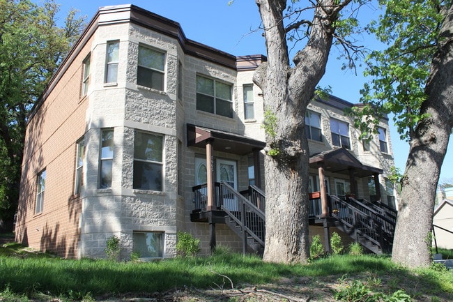 Des Moines Greystone Homes - FULLY OCCUPPIED