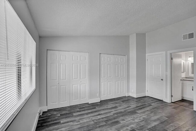 Photo - 5084 S University Dr