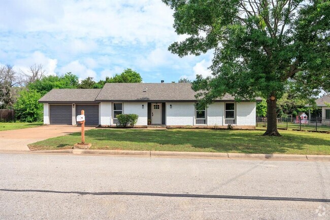 Building Photo - 205 Sioux Trail Rental