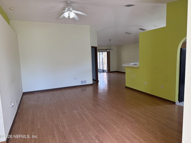 Photo - 2157 Willesdon Dr W