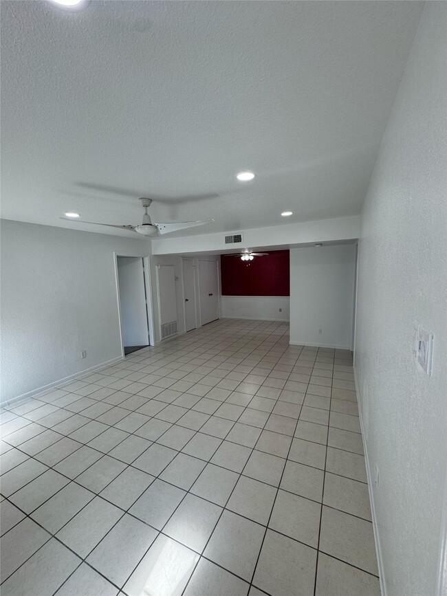 Building Photo - 6606 De Moss Dr Unit 1505 Rental