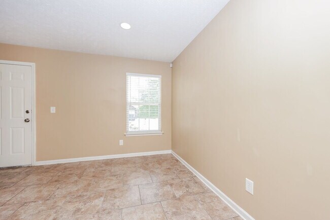 Photo - 305 Sarna Dr