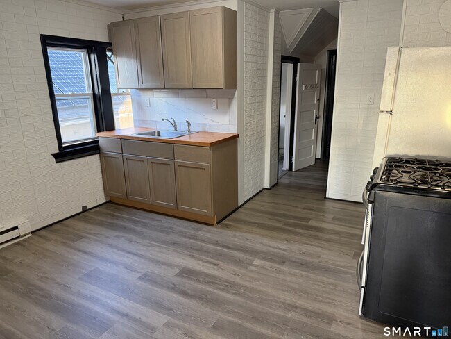 39 Houston St Unit 3