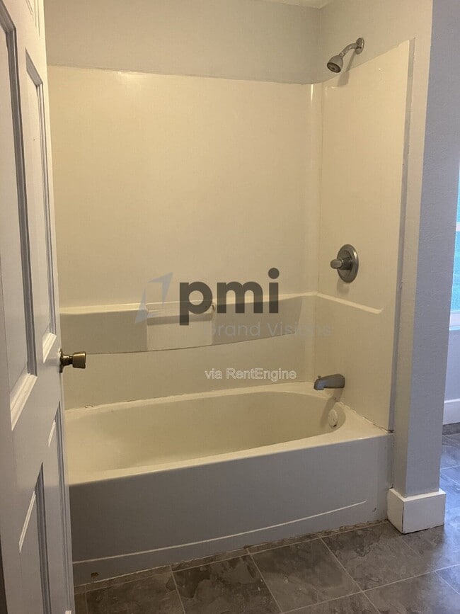 Photo - 1035 W Main St