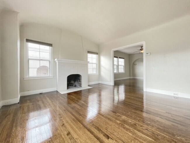 Photo - 3Bedrooms 2Baths In a Quiet Area W/Detached Garage/Hook Ups