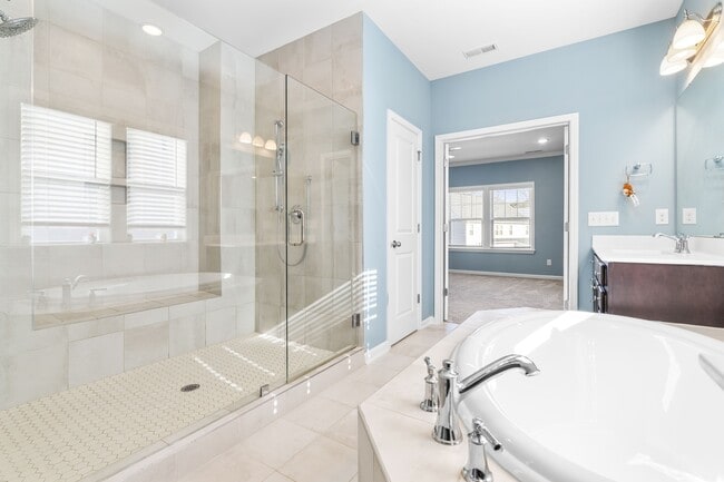 Photo - 1708 Aberdour Dr