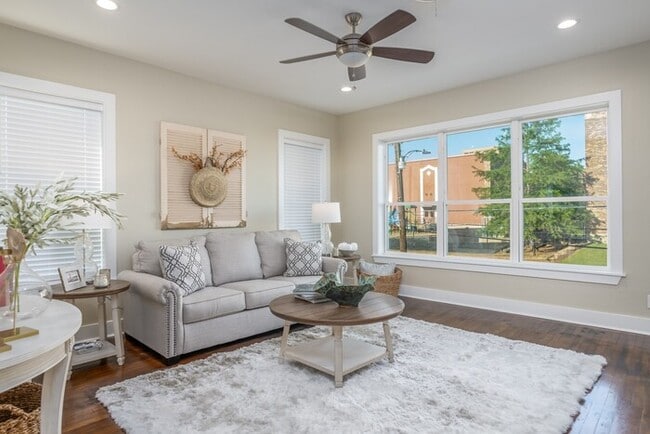 Photo - Tour Today! 2 bedroom at 321 S. Bois D'Arc!