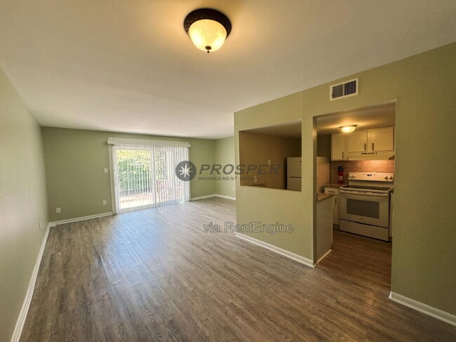 Photo - 925 Cleveland St