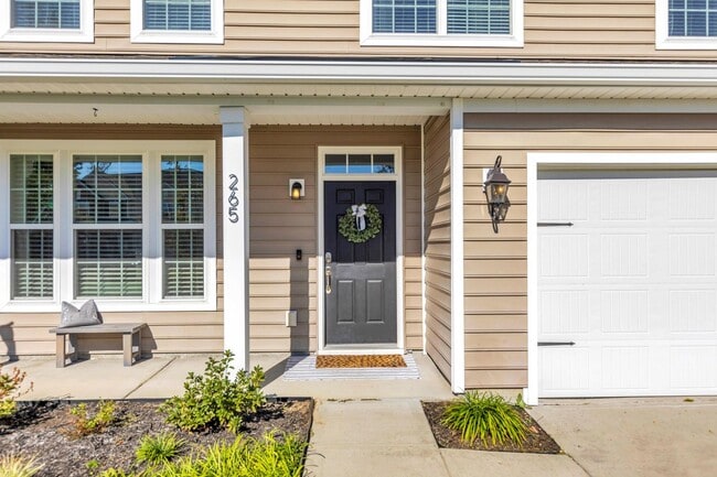 Photo - Stunning 4 Bed/2.5 Bath home in Creekside