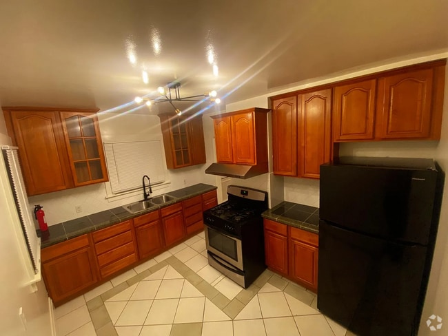 Building Photo - 315 E 15th St Unit 315 Rental