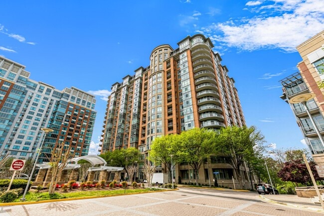 Building Photo - 8220 Crestwood Heights Dr Unit # 1107