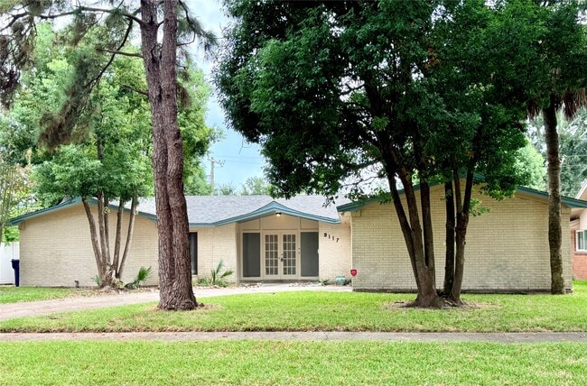 Building Photo - 9117 Vicksburg Ave