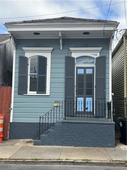 Building Photo - 2307 Chartres St Rental