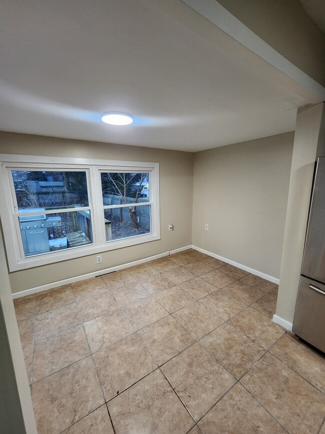 Photo - 720 Raspberry St