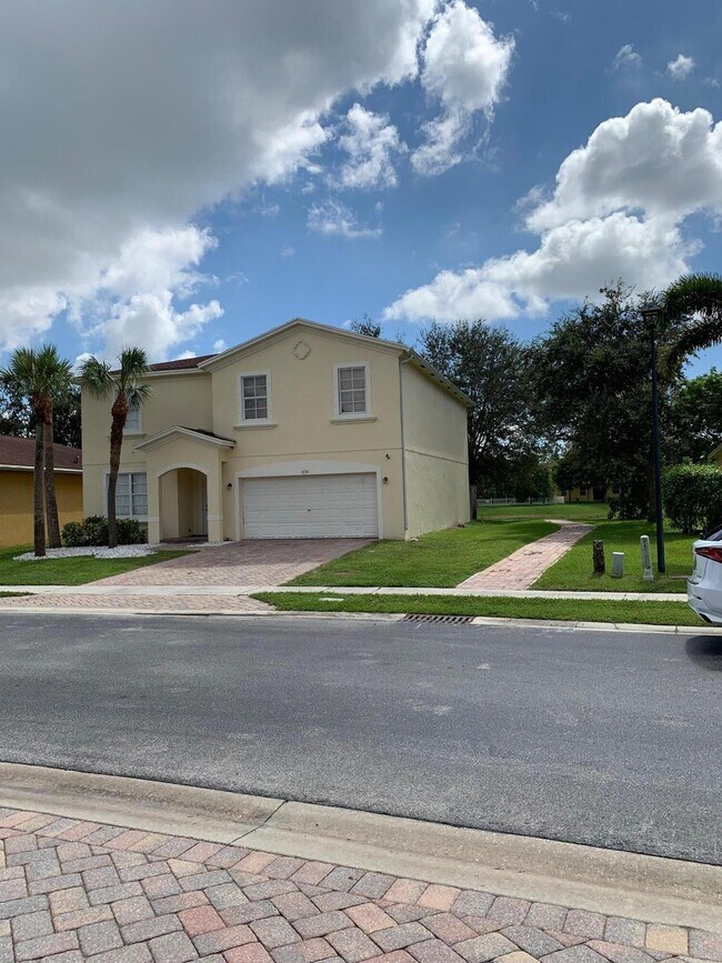 Photo - 874 Fieldstone Way