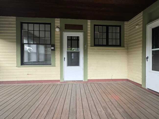 Photo - 215 E 9th St