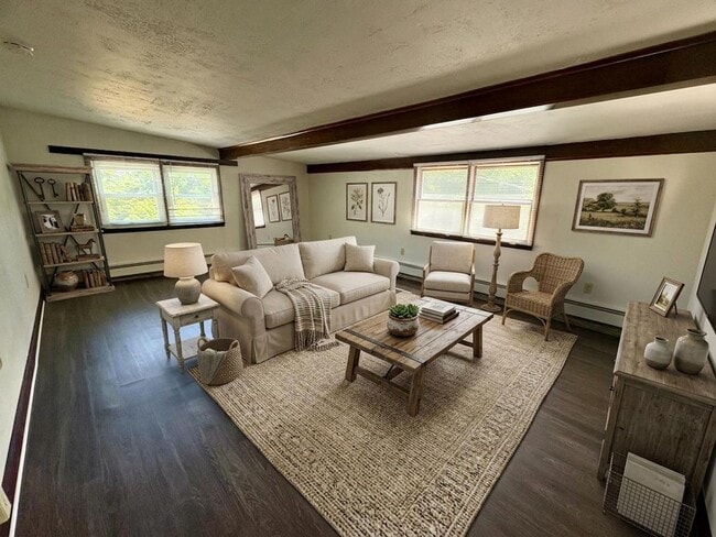 Building Photo - 3630 Colebrook Rd Unit Apt 2